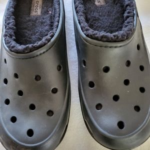 Crocs with fur lining size 9